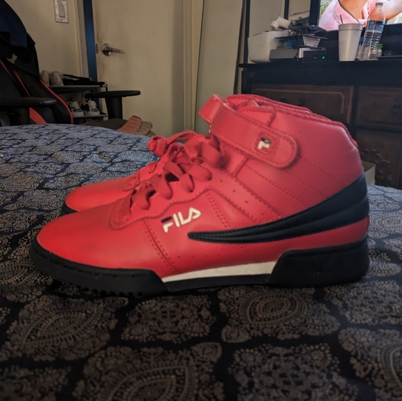 Boys or girls Fila high top sneakers - Picture 2 of 4